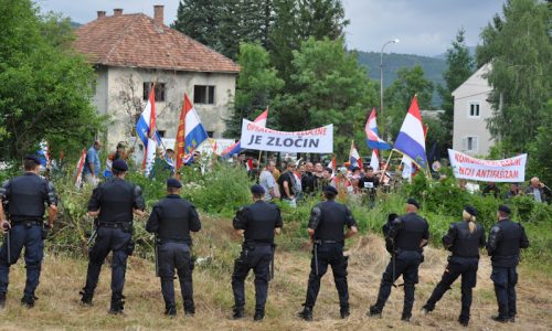 Šiljo/Zdrava jaja o „antifašizmu“ i nezdrava o HDZ-u u košari povjesničara Stipe Kljaića