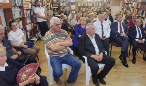 Grlić-Radmanovo ministarstvo osudilo potez čelnika općine Tivat u Crnoj Gori i prosvjed predvođen popom SPC-a