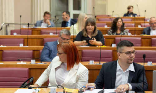 HRVATSKI SABOR/ Rasprava o pravosuđu u Hrvatskom saboru trajala 16 sati, pljuštale optužbe i uvred