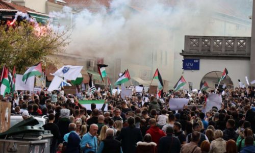 (FOTO)UNATOČ KORDIĆEVOJ ZABRANI/U Mostaru se održava prosvjed podrške Palestini