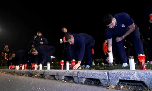 Vatreni zapalili svijeće u Vukovarskoj u počast žrtvama Domovinskog rata
