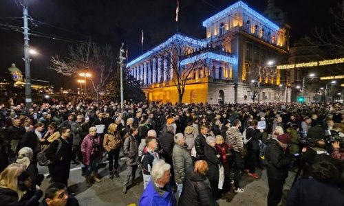 DRAMATIČNA NOĆ U BEOGRADU/Oporba krenula u zauzimanje institucija, obratio se i Vučić, prebrojao prosvjednike i najavio uhićenja