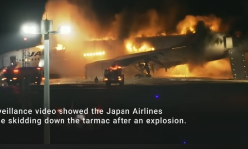 Pet osoba poginulo u zrakoplovu koji se sudario s putničkim u Tokiju, dostavljao je pomoć stradalima u potresu