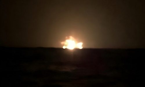 Huti projektilom zapalili naftni tanker, vojni brodovi stižu u pomoć