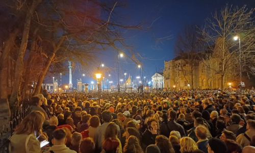 Desetci tisuća Mađara u Budimpešti prosvjedovali zbog slučaja prikrivanja seksualnog nasilja