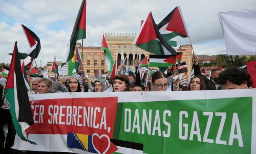 U Izraelu se protive stavljanju u isti kontekst holokausta i genocida te upućuju na antisemitizam u BiH