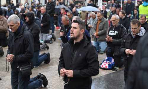 Privedeni napadači na molitelje/Izgleda da su strani državljani izazvali nerede u Zagrebu