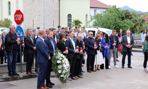 LJUBUŠKI: Obilježena 32. godišnjica stradanja civila u napadu agresorske JNA