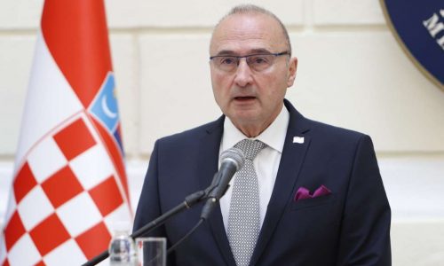 Bošnjačko Udruženje žrtava genocida izdalo knjigu u kojoj se tvrdi da je Hrvatska agresor na BiH, reagirao Grlić Radman