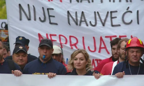 Prosvjed vatrogasaca u Zagrebu, traže ujednačavanje plaća