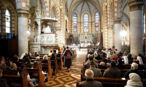 Sarajevo  Ometanje nedjeljne mise u katedrali