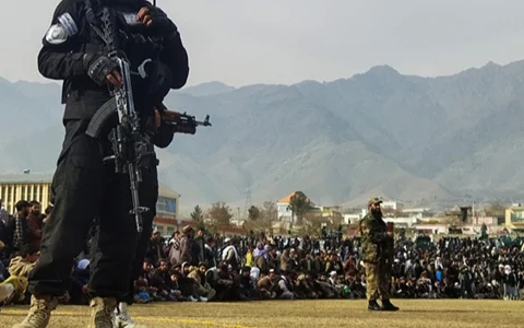 UŽAS: Talibani na stadionu javno bičevali 49 muškaraca i 14 žena