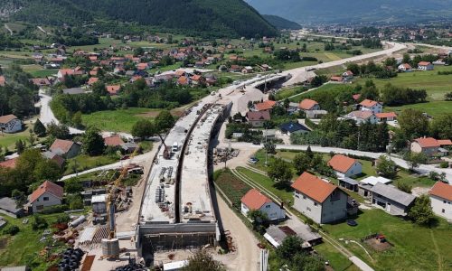 U BiH entitetske vlade dobro funkcioniraju iako se utjecaj “državne krize” ne može izbjeći