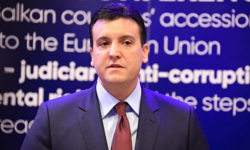 Ministar Milović na sjednici Vlade: Predsjedniče Vlade, Crnu Goru ne smije voditi ucijenjeni čovjek!