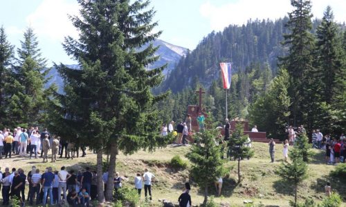 Na Stipića livadi iznad Doljana u općini Jablanica obilježena 31. godišnjica stradanja 39 hrvatskih civila i branitelja