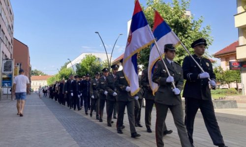 Dok Helez nabavlja dronove i helikoptere, Prijedorom maršira Vojska Srbije