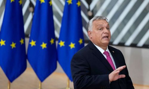 Da je Komisija čvrsta, a nije, moglo bi se reagirati. Ovako Orban ima slobodne ruke