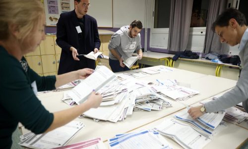 Hoće li se glasački listići od skladišta do biračkih mjesta uoči izbora prevoziti vojnim vozilima?