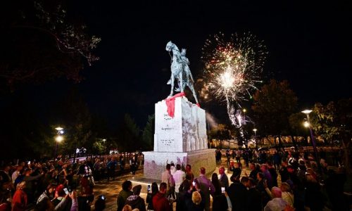 U Banjoj Luci postavili spomenik kralju Tvrtku Kotromaniću i proglasili ga Srbinom