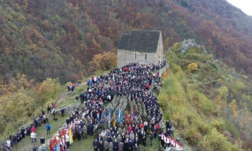 Nadbiskup Vukšić predvodi molitveni pohod na Bobovac