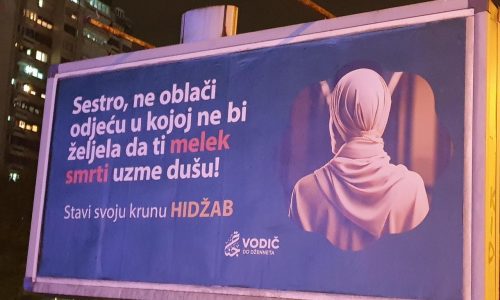 ‘Vodič do dženetta’ Plakati u Tuzli i Zenici o islamu, hidžabu… podijelili Bošnjake