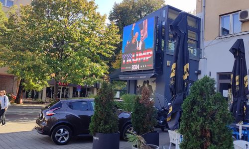 IZBORI 5. STUDENOG FOTO: U Mostaru plakati s porukama podrške Trumpu