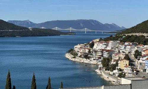 U Neumu još ima turista i kupača na plažama, fokus na zadržavanju domaće radne snage kroz bolje uvjete