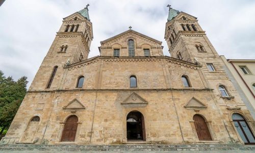 Guča Gora  O glavi mu radili Osmanlije, partizani i mudžahedini, ali ne da se „bosanski Asiz“…