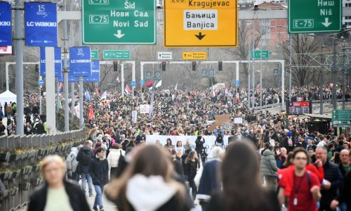 Tisuće studenata blokirale jedan od ključnih prometnih čvorova u Beogradu