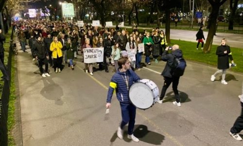 Bukom i blokadama prometnica u više crnogorskih gradova do odgovornosti za tragediju na Cetinju