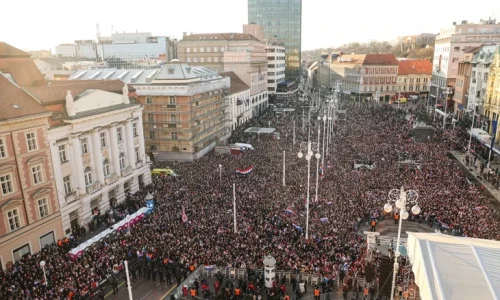 VIDEO Prepun Trg bana Jelačića, u Zagrebu, Thompson i rukometaši pjevaju zajedno