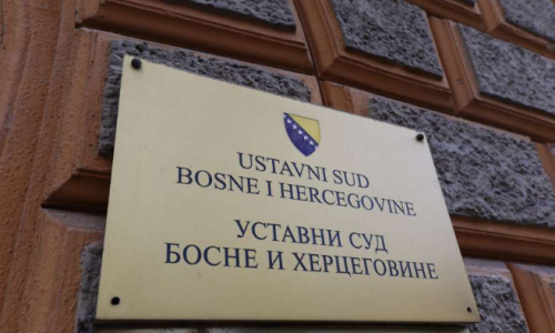 Ustavni sud zabranio korištenje zastave Srbije u institucijama RS