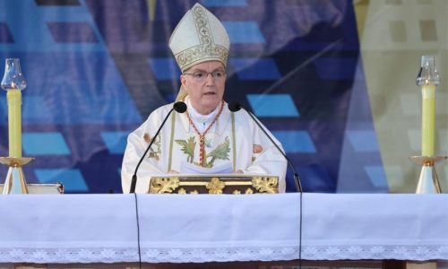 Kardinal Bozanić u propovijedi na blagdan Majke Božje od Kamenitih vrata: Čuvarica Zagreba! – DOKUMENT