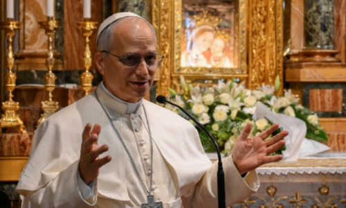 PAPA: Ne smijemo se naviknuti na rat, moramo odbaciti napast privlačnosti oružja