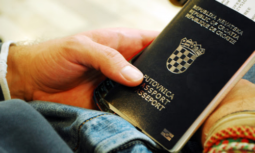 IRONIJA KAO PRAVILO Dvojna mjerila Damira Arnauta: hrvatska putovnica u ladici, moralna palica u ruci