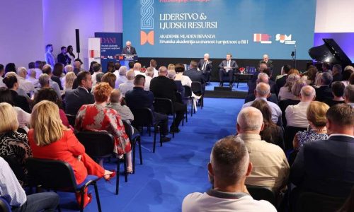 Počeli ‘Dani HAZU-a u BiH’: Čović predstavio svoje troknjižje