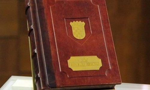 Po Ustavu RH, Hrvatska država  nastala je u pravednom, legitimnom, obrambenom i oslobodilačkom Domovinskom ratu (1991. – 1995.)