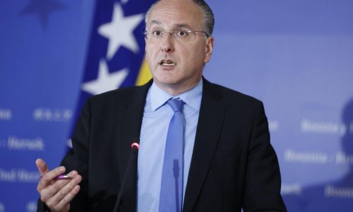 Arnauta bi se zbog manipulacija i laži o Thompsonu i Hrvatima moralo pozvati na smjenu  VL
