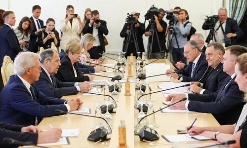 Lavrov za Dodika, a protiv Zapada kao „krivca“ zbog „grubog miješanja u unutarnje poslove BiH“