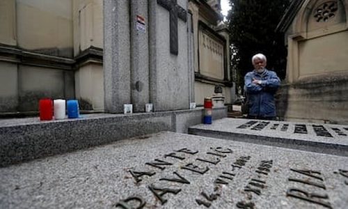 Dvostruki kriteriji: Dabro monstrum zbog ustaških stihova, Porfirije dobroćudni djedica uz četničke pjesme