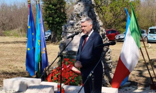 Uredništva istarskih medija Glasa Istre i Istra 24, negiraju da je  Krasna zemljo Istro mila, istarska himna