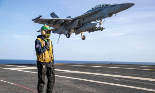 Treći ratni brod SAD-a Američki nosač zrakoplova USS Gorrge H.W. Bush stigao na Bliski istok