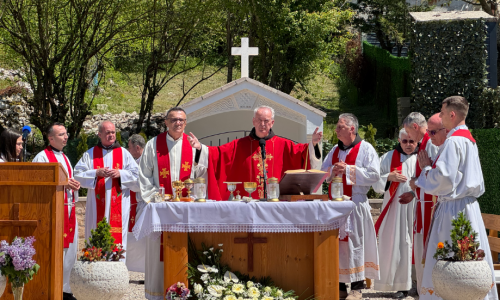 Emotivni povratak korijenima Povijesni dan u Gorancima: Na temeljima prve župne kuće blagoslovljena kapelica i kip Gospe