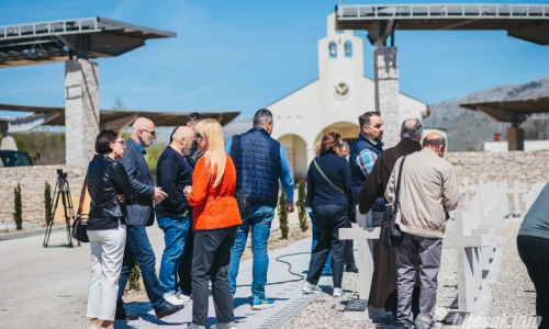Hrvatsko nacionalno vijeće Crne Gore odalo počast na Groblju mira, donirali križeve