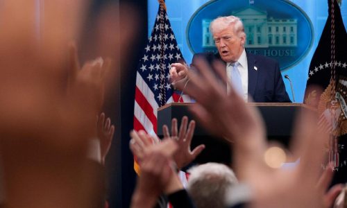 Kaos u Bijeloj kući, nitko nije znao što će Trump napraviti: Ovo su detalji drame koja se odvijala iza kulisa