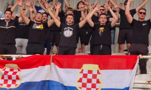Susret bez incidenata “Ili će se viti, il’ nas neće biti”: Navijači u Žepču odgovorili na oduzimanje zastave Herceg-Bosne