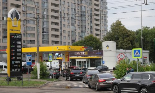 VIDEO Kaos na benzinskim crpkama u Rusiji, vlasti ograničavaju točenje goriva