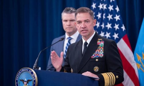 Zapovjednik CENTCOM-a pozvao na obustavu kampanje kod Hormuza dok SAD ne bude spreman na eskalaciju