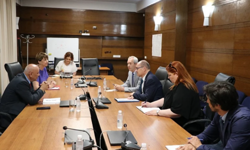 Dok traju rasprave o Schmidtovu nasljedniku on poručio da politika ostaje ista
