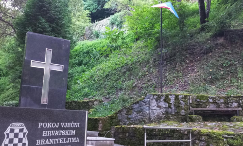 (Ne)zaboravljene žrtve 33 GODINE od krvavog fojničkog ljeta i progona Hrvata: Zašto se šuti dok bole sjećanja preživjelih? Nema čak ni mise